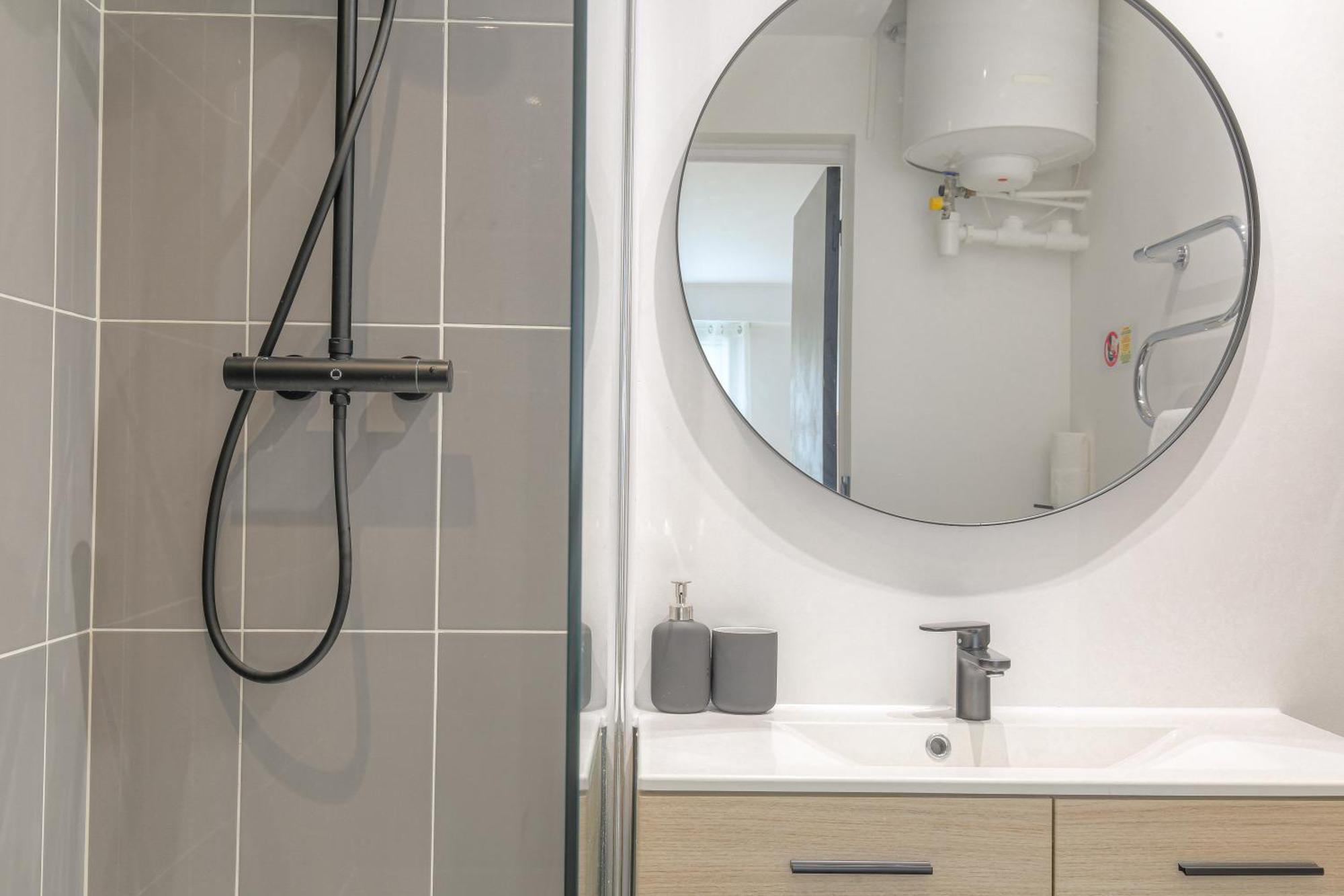 Blackwood-parking Prive Gratuit Appartement Villeurbanne